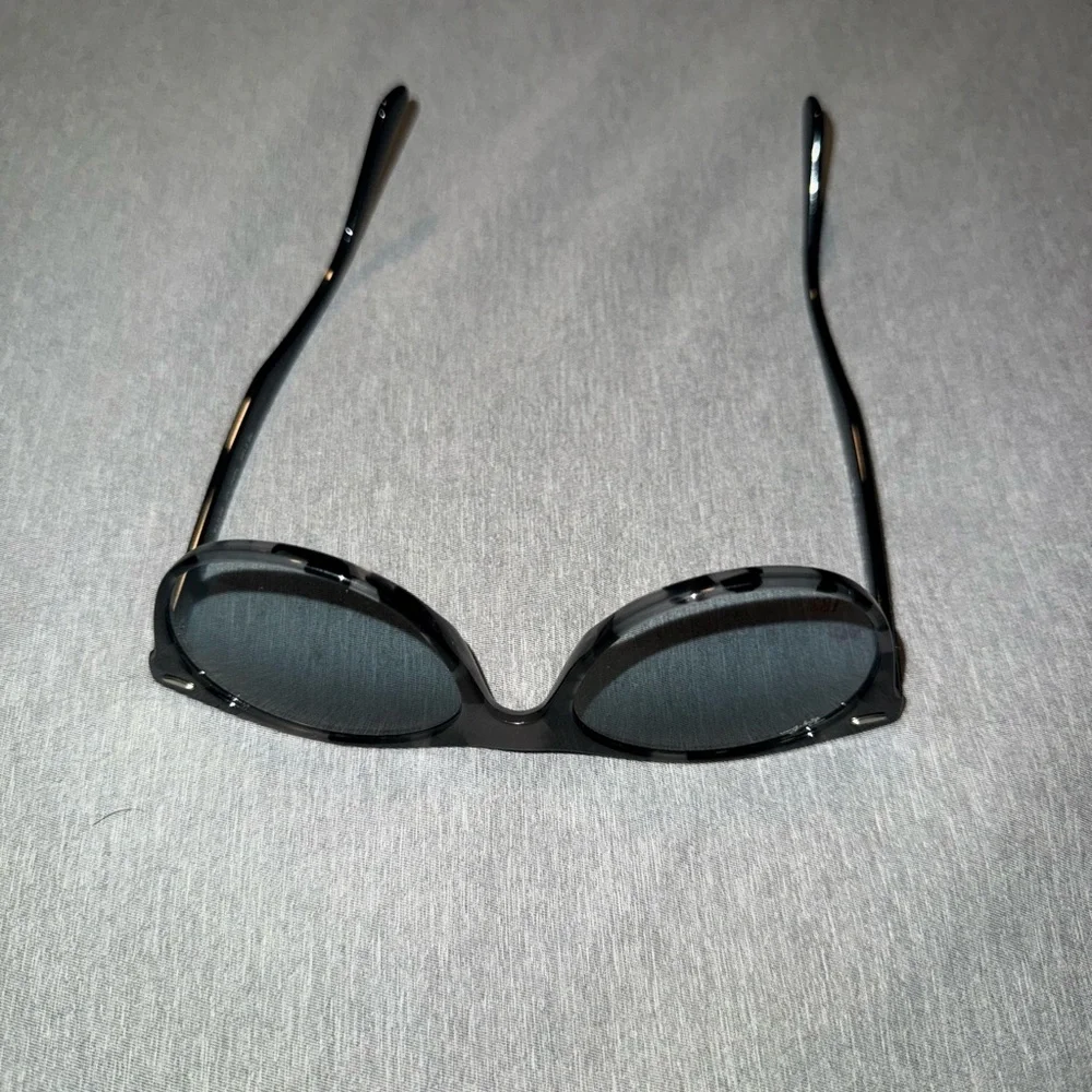 Ray Ban women’s sunglasses black and grey - Picture 2 of 7